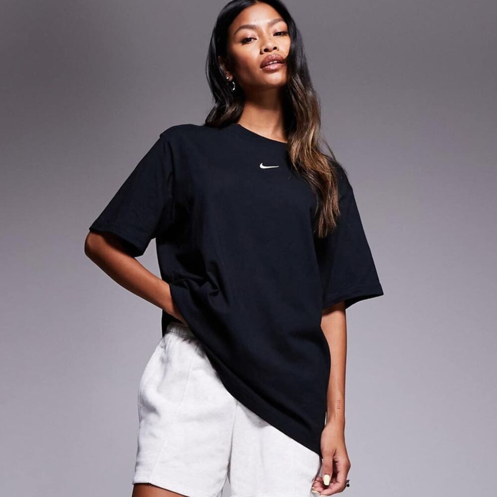 Nike Sportswear Essential Cropped T-shirt Black Swoosh Logo Women’s Medium